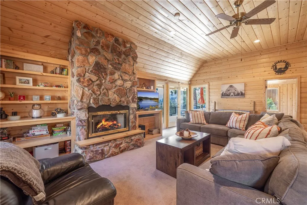 1118 Bruin Trail, Fawnskin, California 92333 home-pic-3