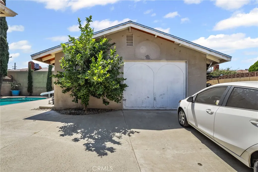 8870 Blanchard Avenue, Fontana, California 92335 home-pic-40