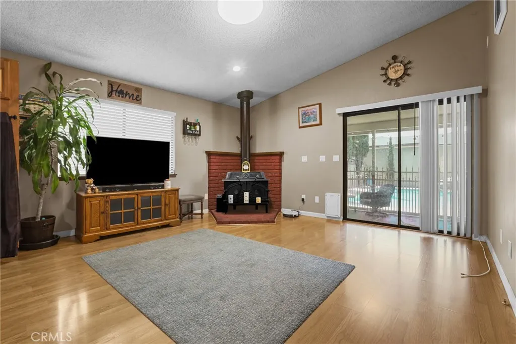 8870 Blanchard Avenue, Fontana, California 92335 home-pic-13