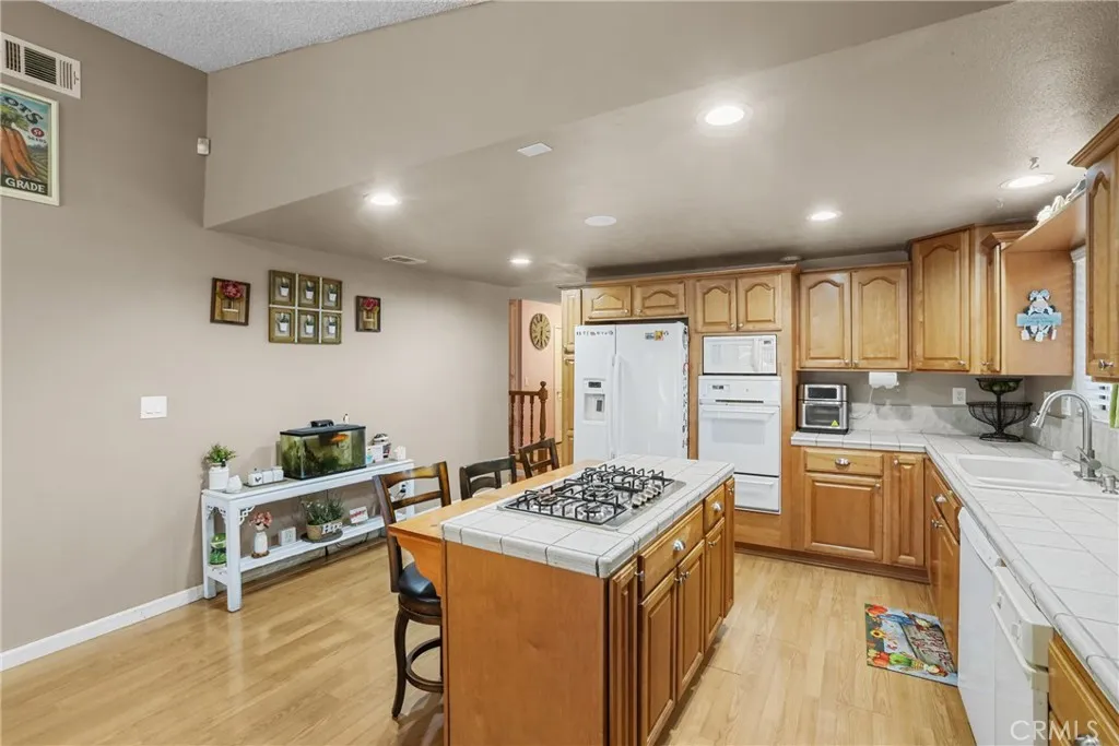 8870 Blanchard Avenue, Fontana, California 92335 home-pic-7