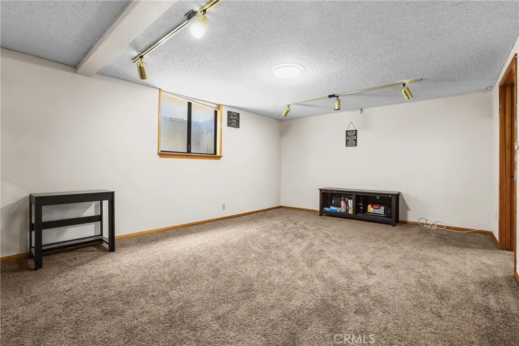 8870 Blanchard Avenue, Fontana, California 92335 home-pic-33