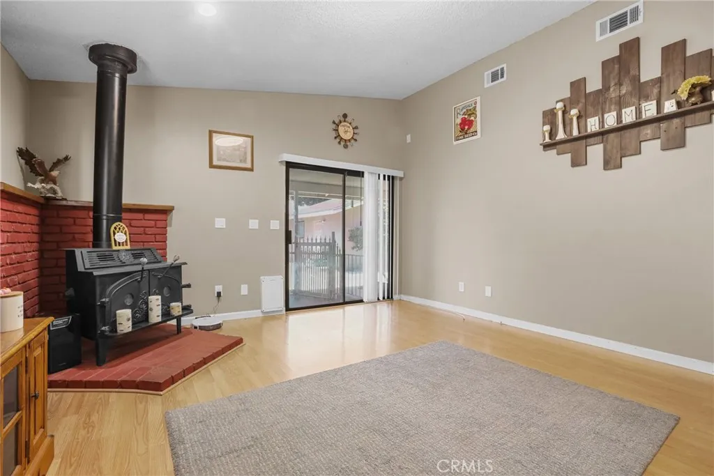 8870 Blanchard Avenue, Fontana, California 92335 home-pic-12