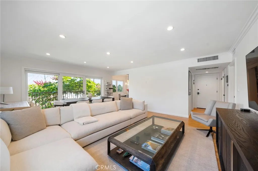 3407 Huxley Street 31, Los Angeles, California 90027, 2 Bedrooms Bedrooms, ,2 BathroomsBathrooms,Residential,For Sale,Huxley,WS25153050