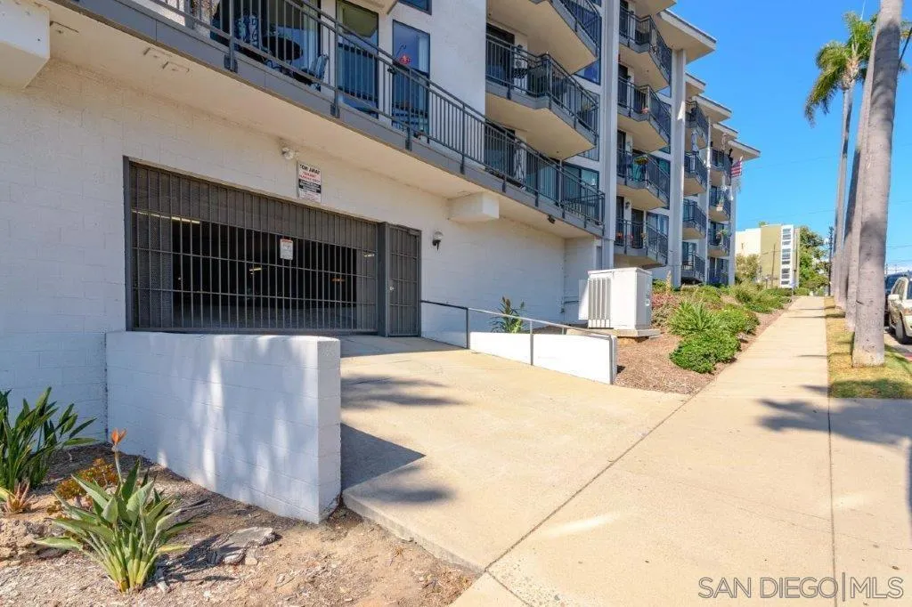 2414 Front St 11c, San Diego, California 92101 home-pic-41
