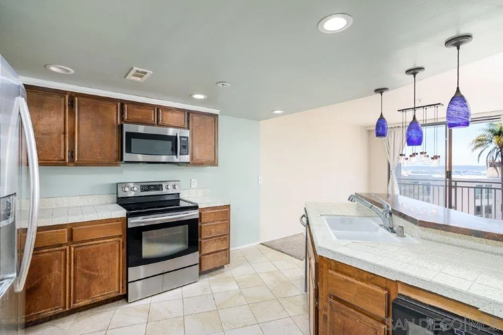 2414 Front St 11c, San Diego, California 92101 home-pic-20