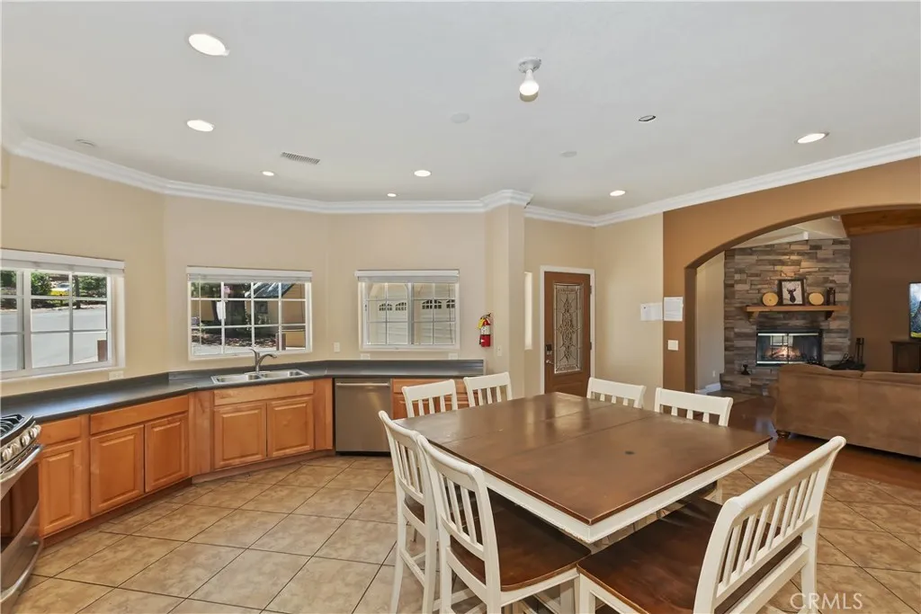 494 Lakeview Court, Big Bear Lake, California 92315 home-pic-15