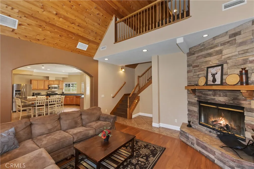 494 Lakeview Court, Big Bear Lake, California 92315 home-pic-9