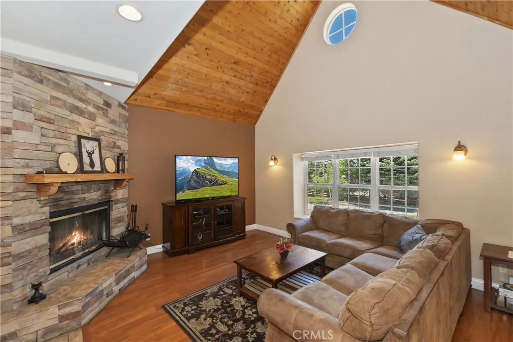 494 Lakeview Court, Big Bear Lake, California 92315 home-pic-8