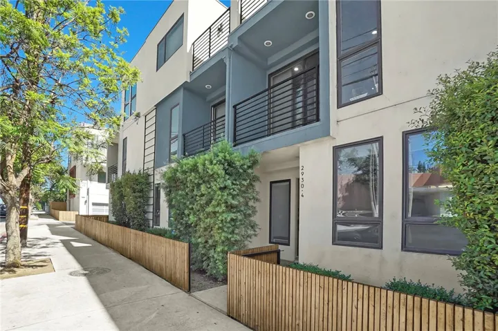 2930 Rowena Avenue 4, Los Angeles, California 90039, 3 Bedrooms Bedrooms, ,4 BathroomsBathrooms,Residential,For Sale,Rowena,WS25154005