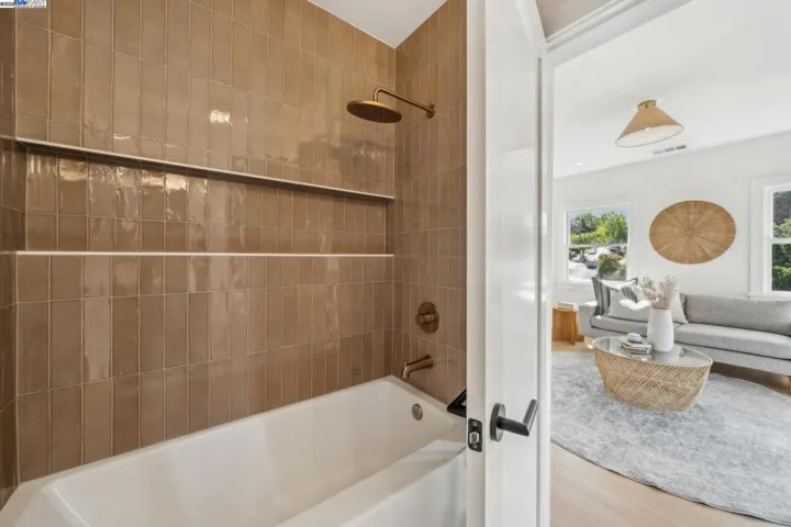 1127 Wellington Street, Oakland, California 94602