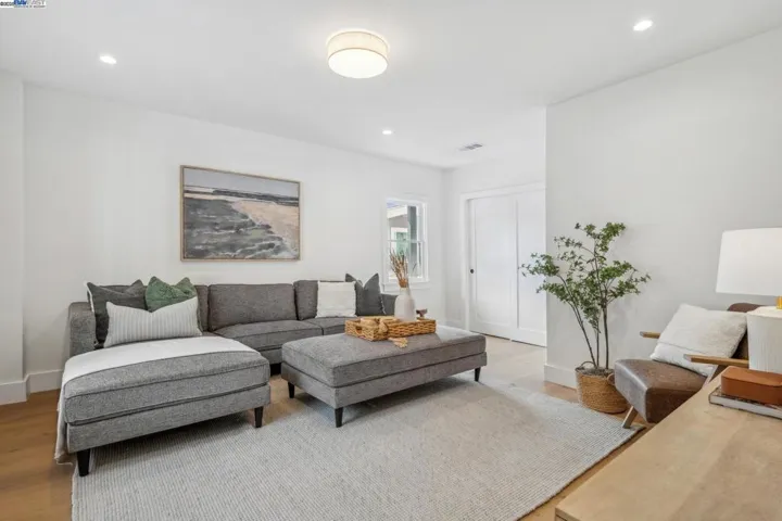 1127 Wellington Street, Oakland, California 94602