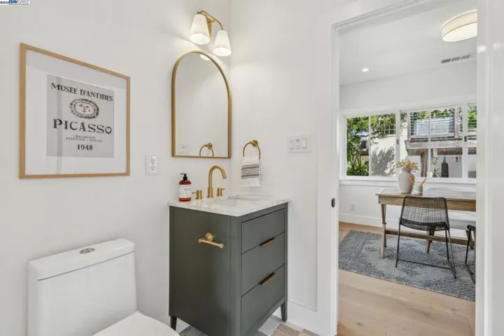 1127 Wellington Street, Oakland, California 94602