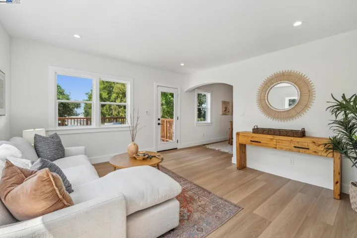 1127 Wellington Street, Oakland, California 94602