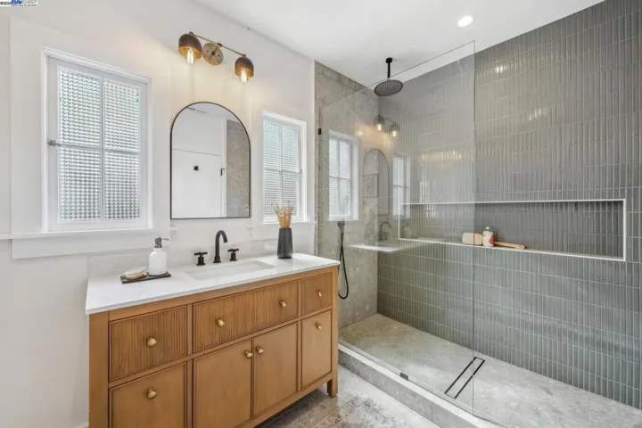 1127 Wellington Street, Oakland, California 94602