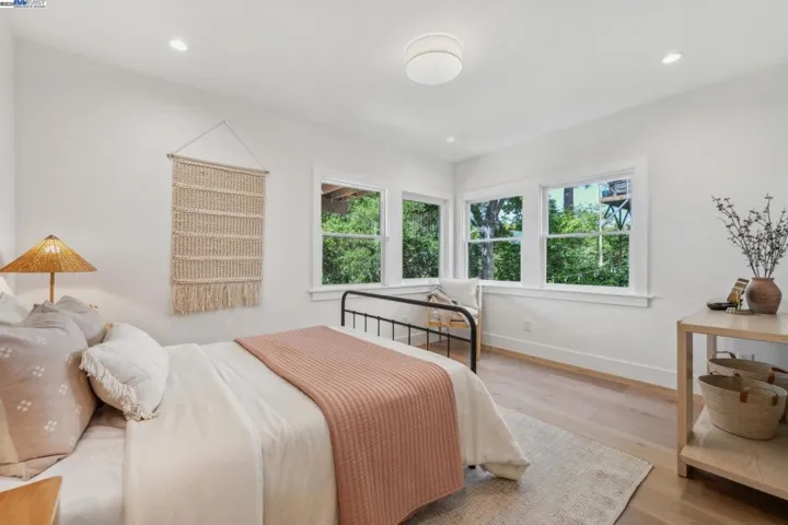 1127 Wellington Street, Oakland, California 94602