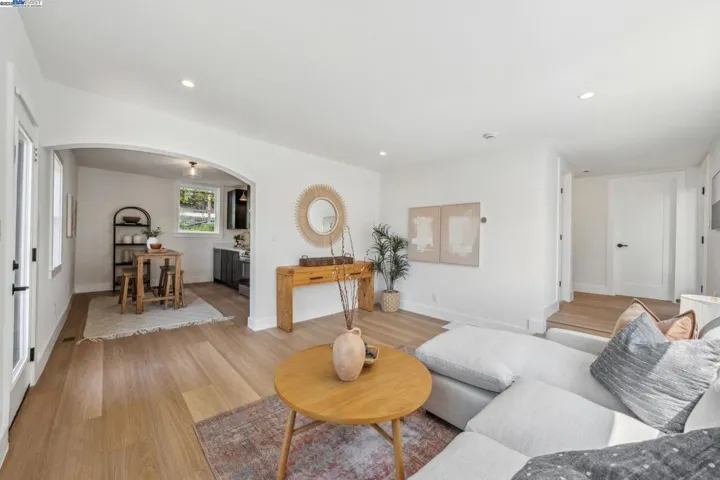 1129 Wellington Street, Oakland, California 94602