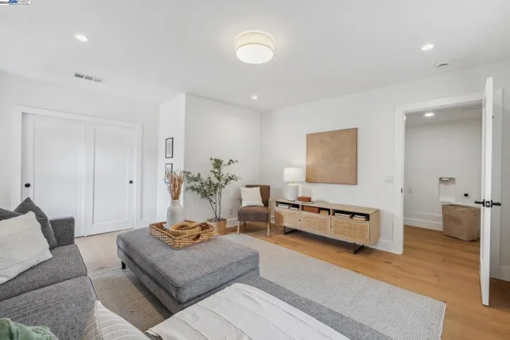 1129 Wellington Street, Oakland, California 94602