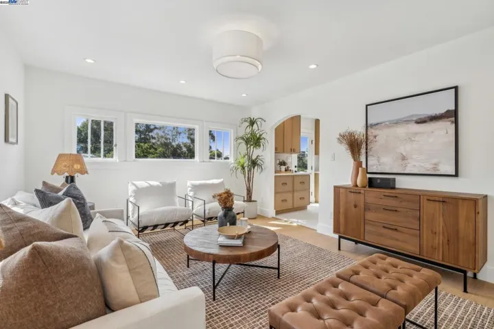 1129 Wellington Street, Oakland, California 94602