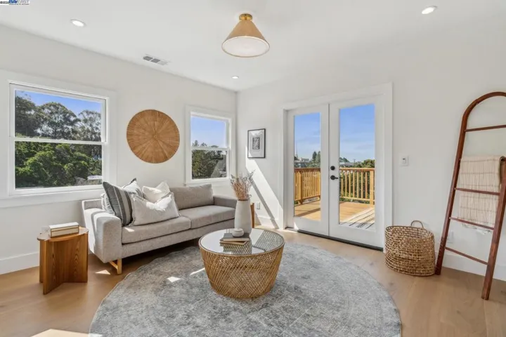 1129 Wellington Street, Oakland, California 94602