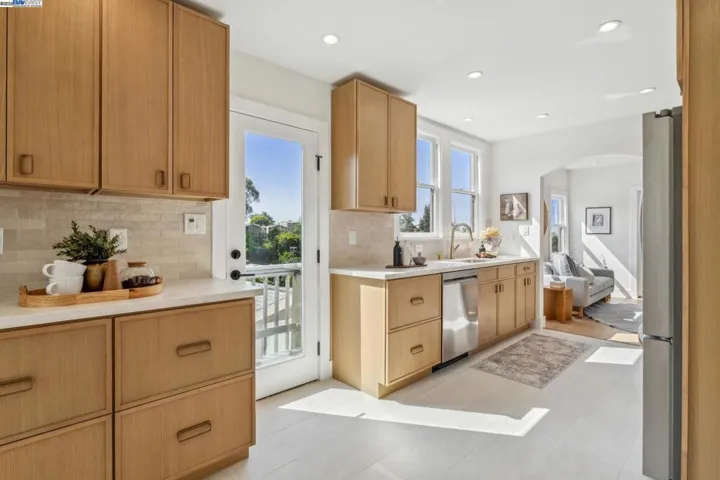 1129 Wellington Street, Oakland, California 94602