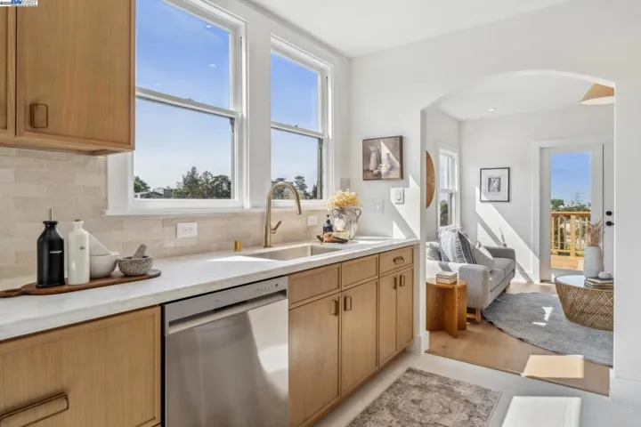 1129 Wellington Street, Oakland, California 94602