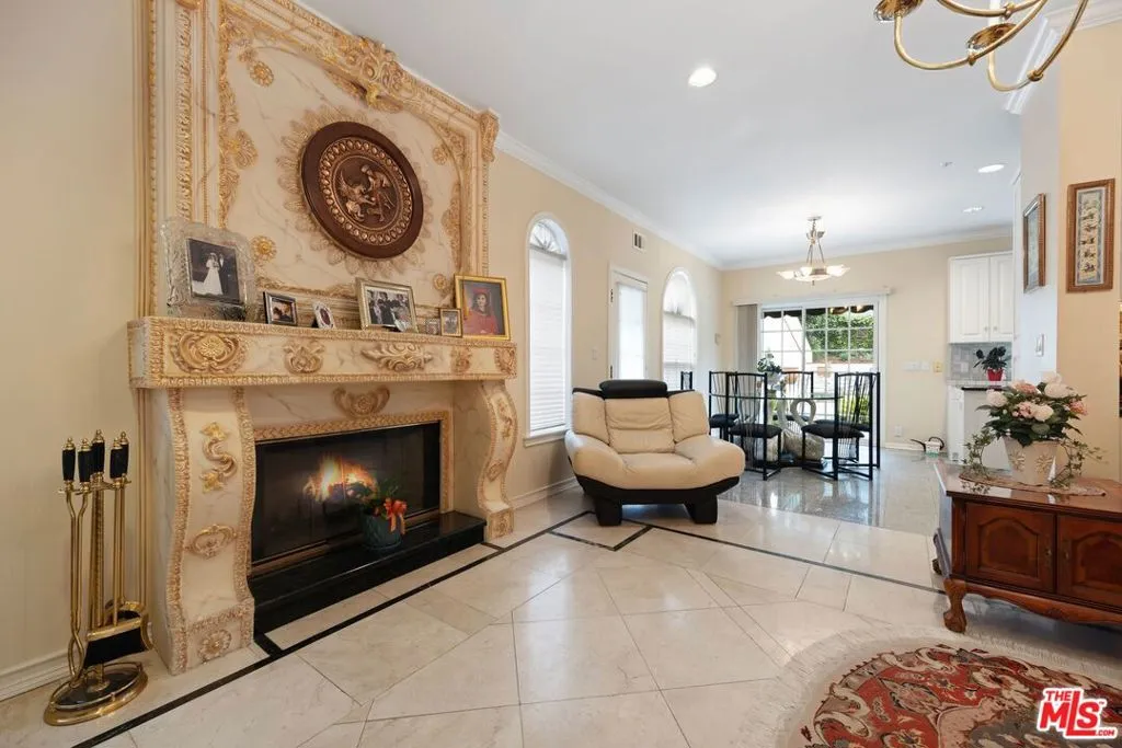 2431 Benedict Canyon Drive, Beverly Hills, California 90210 home-pic-26