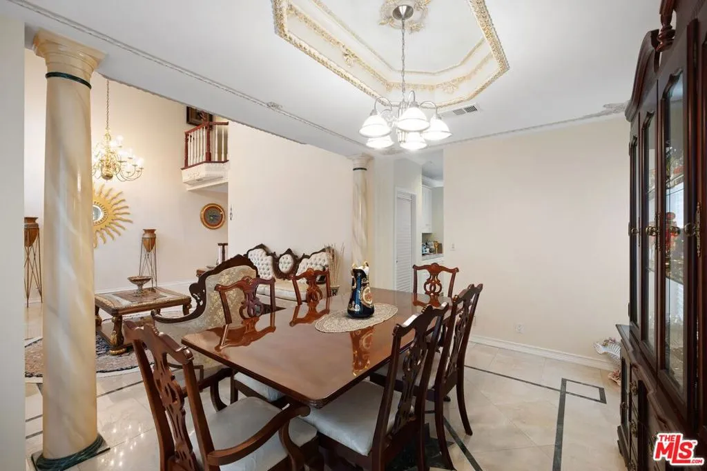 2431 Benedict Canyon Drive, Beverly Hills, California 90210 home-pic-12