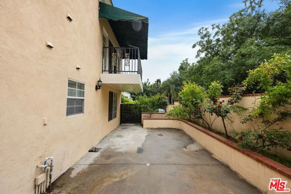 2431 Benedict Canyon Drive, Beverly Hills, California 90210 home-pic-57