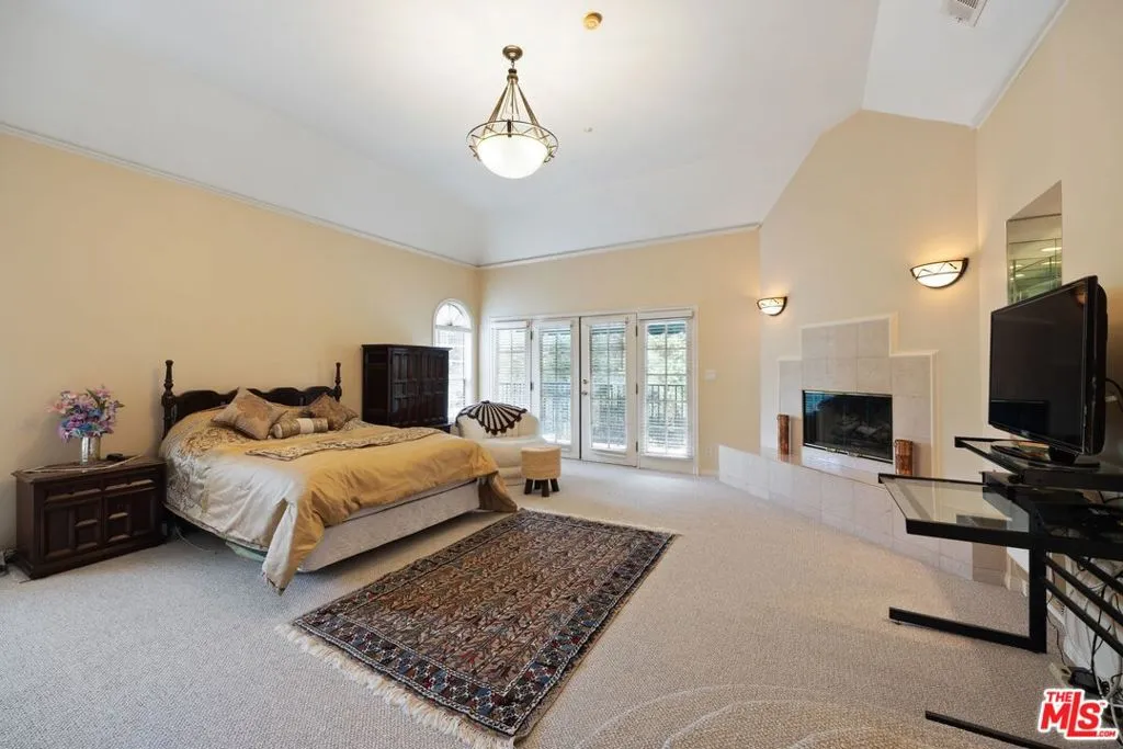 2431 Benedict Canyon Drive, Beverly Hills, California 90210 home-pic-33