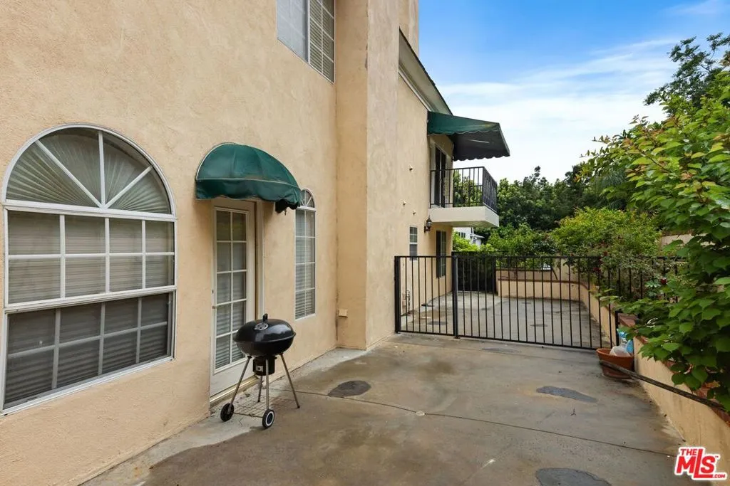 2431 Benedict Canyon Drive, Beverly Hills, California 90210 home-pic-56