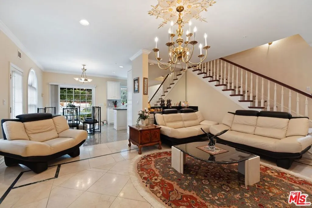 2431 Benedict Canyon Drive, Beverly Hills, California 90210 home-pic-23
