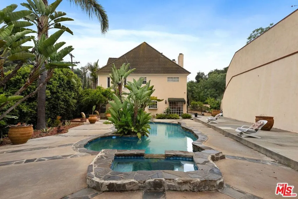2431 Benedict Canyon Drive, Beverly Hills, California 90210 home-pic-2