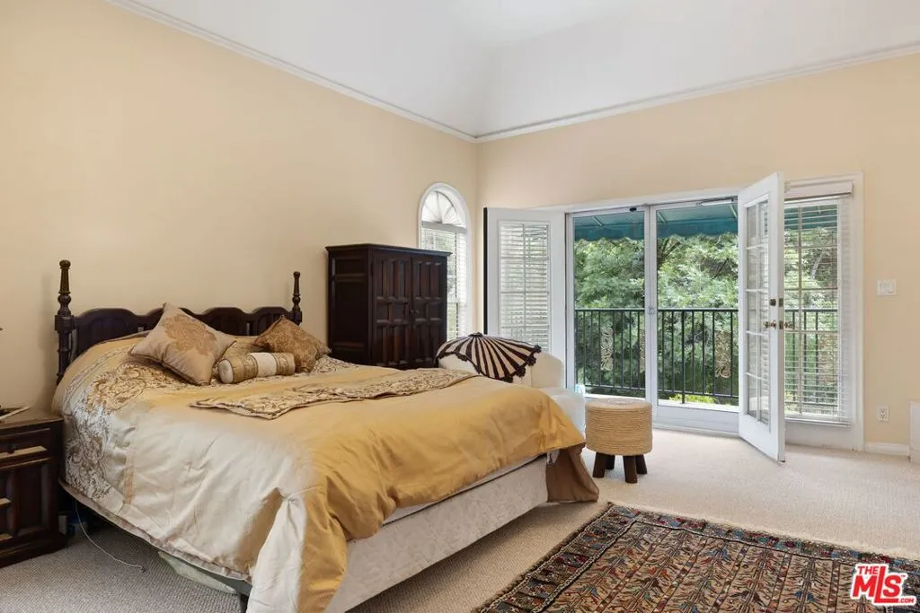 2431 Benedict Canyon Drive, Beverly Hills, California 90210 home-pic-34