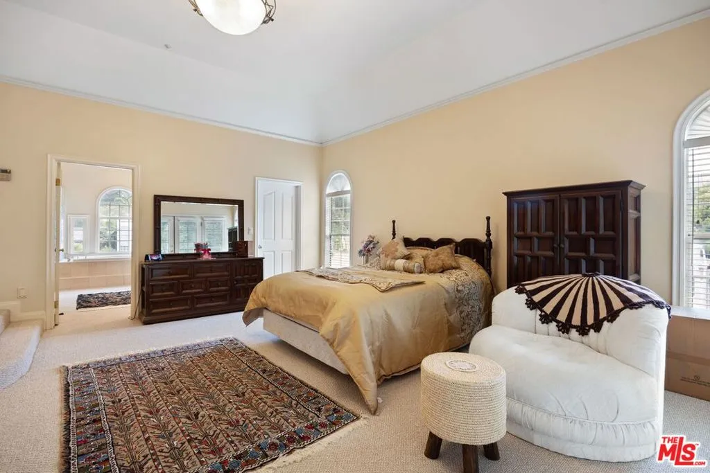 2431 Benedict Canyon Drive, Beverly Hills, California 90210 home-pic-35