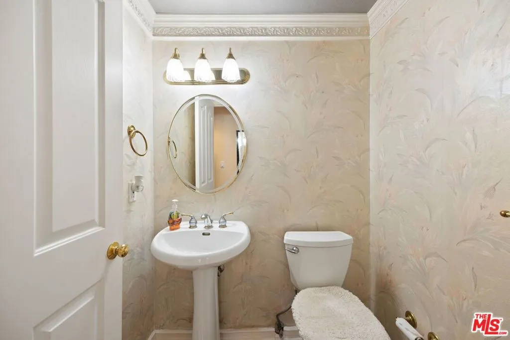 2431 Benedict Canyon Drive, Beverly Hills, California 90210 home-pic-48