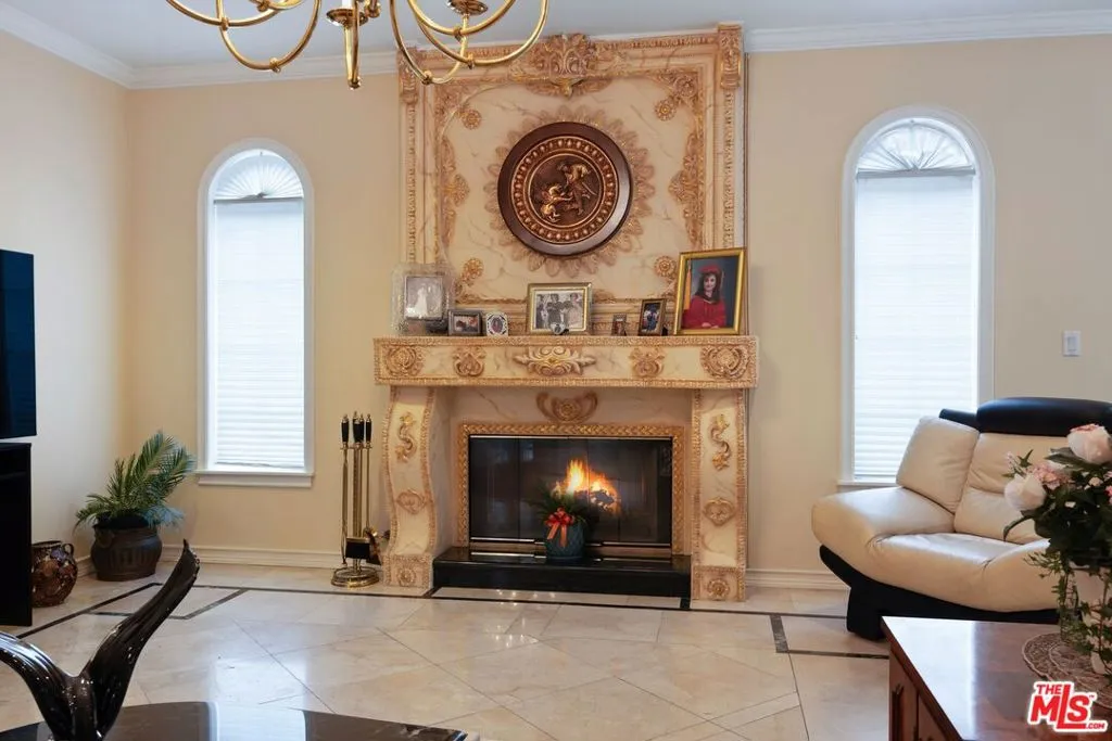 2431 Benedict Canyon Drive, Beverly Hills, California 90210 home-pic-28