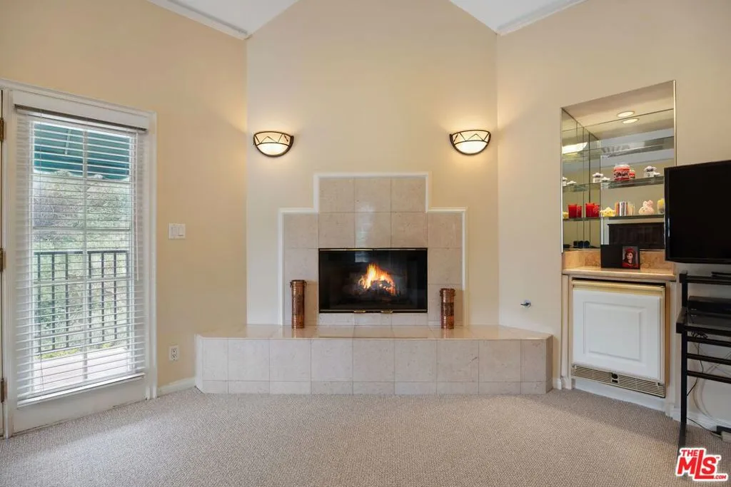 2431 Benedict Canyon Drive, Beverly Hills, California 90210 home-pic-36