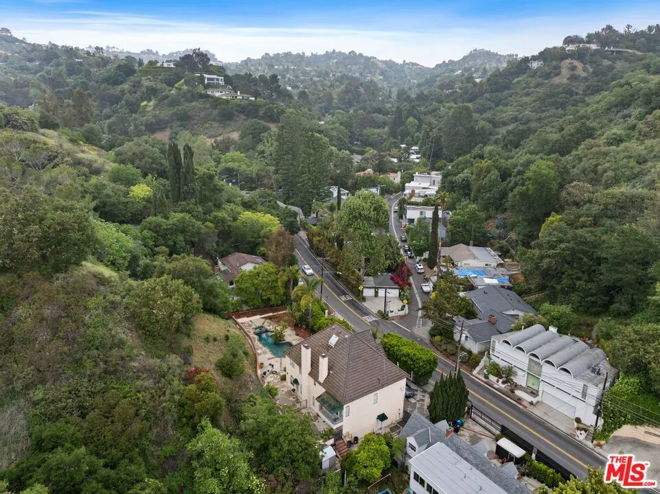 2431 Benedict Canyon Drive, Beverly Hills, California 90210 home-pic-63