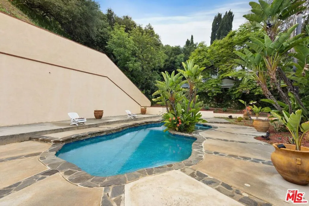 2431 Benedict Canyon Drive, Beverly Hills, California 90210 home-pic-53