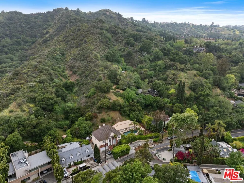 2431 Benedict Canyon Drive, Beverly Hills, California 90210 home-pic-60