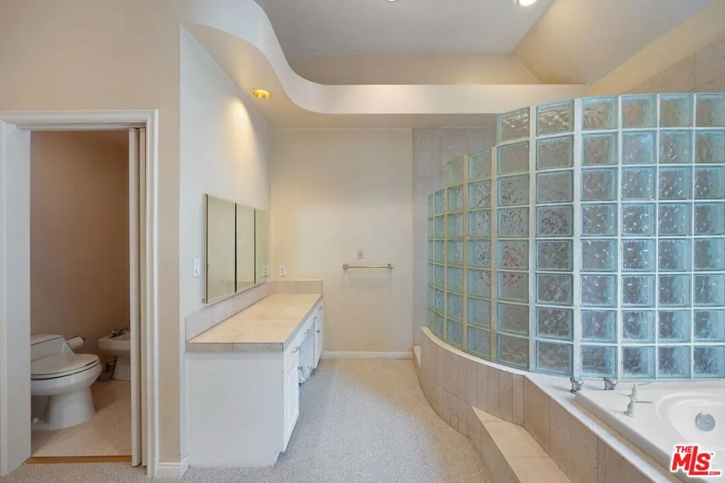 2431 Benedict Canyon Drive, Beverly Hills, California 90210 home-pic-40