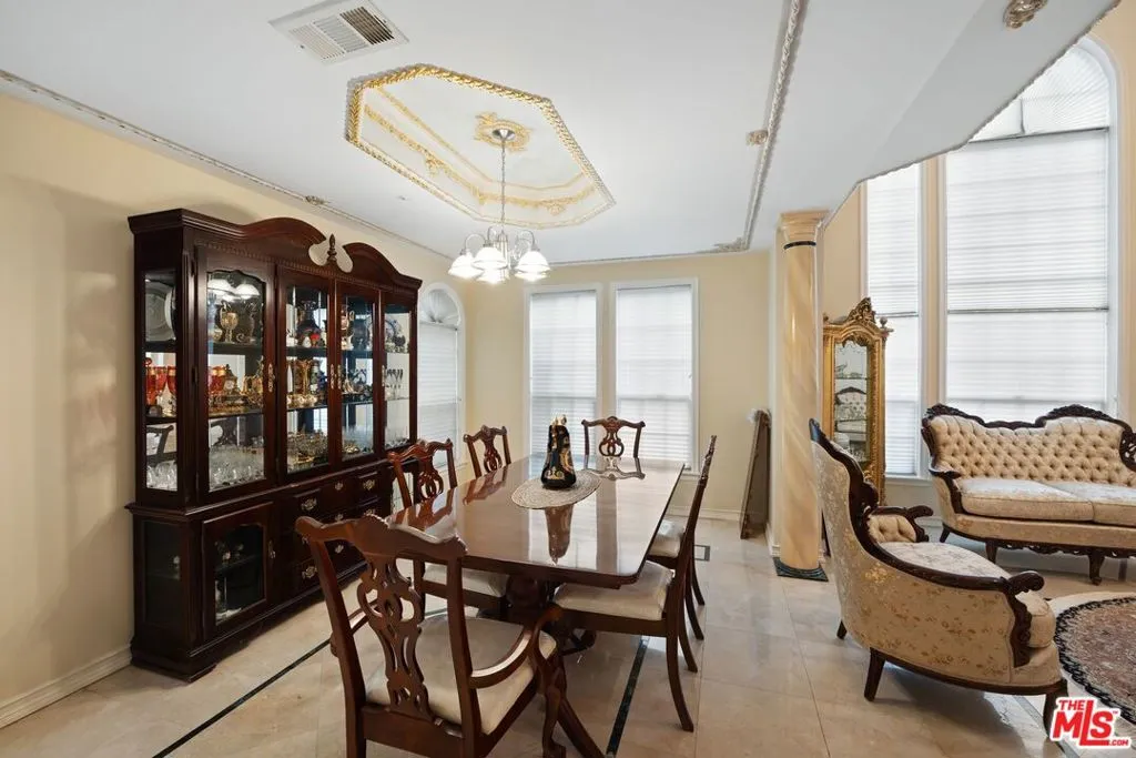 2431 Benedict Canyon Drive, Beverly Hills, California 90210 home-pic-11