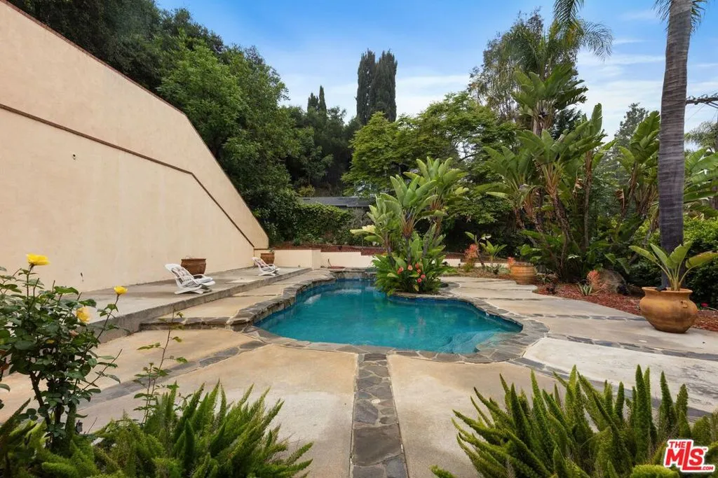 2431 Benedict Canyon Drive, Beverly Hills, California 90210 home-pic-50