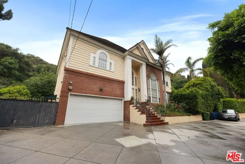 2431 Benedict Canyon Drive, Beverly Hills, California 90210 home-pic-5