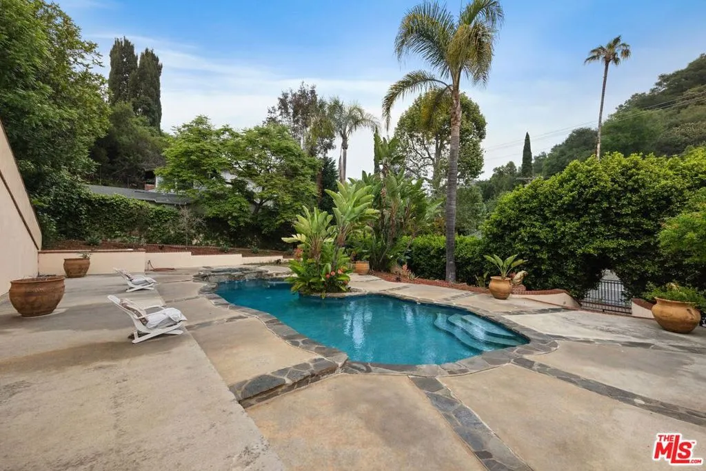 2431 Benedict Canyon Drive, Beverly Hills, California 90210 home-pic-52