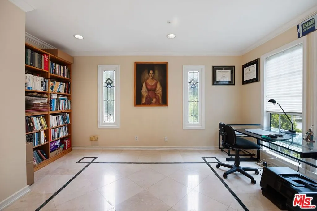 2431 Benedict Canyon Drive, Beverly Hills, California 90210 home-pic-45
