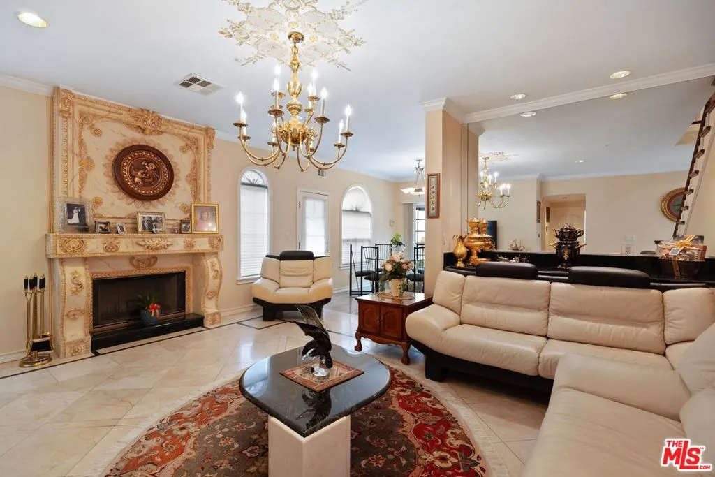 2431 Benedict Canyon Drive, Beverly Hills, California 90210 home-pic-25