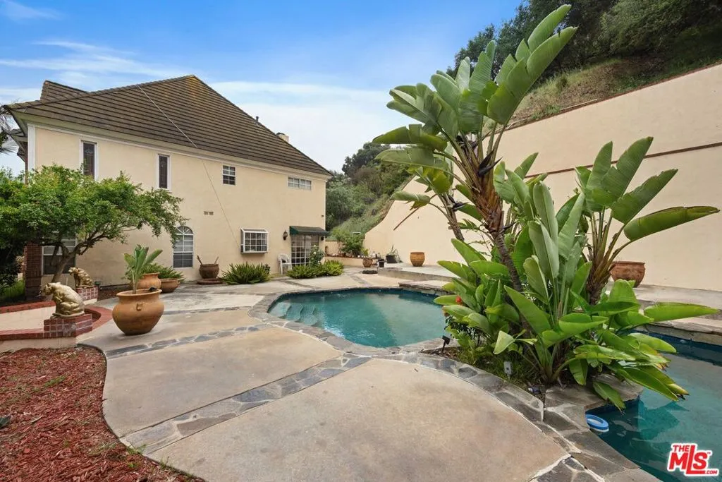 2431 Benedict Canyon Drive, Beverly Hills, California 90210 home-pic-54