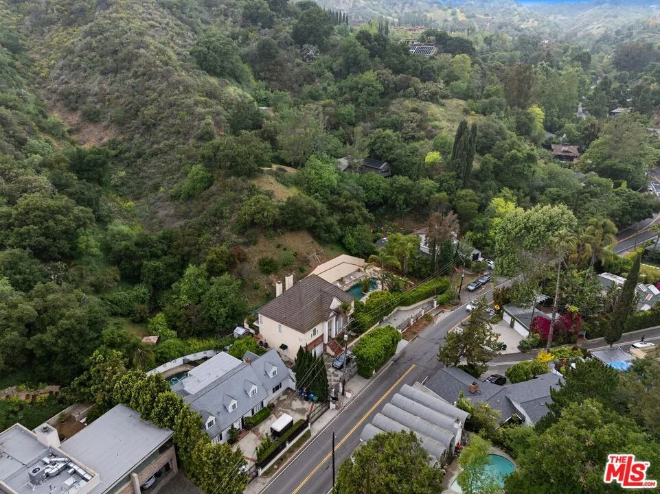 2431 Benedict Canyon Drive, Beverly Hills, California 90210 home-pic-61