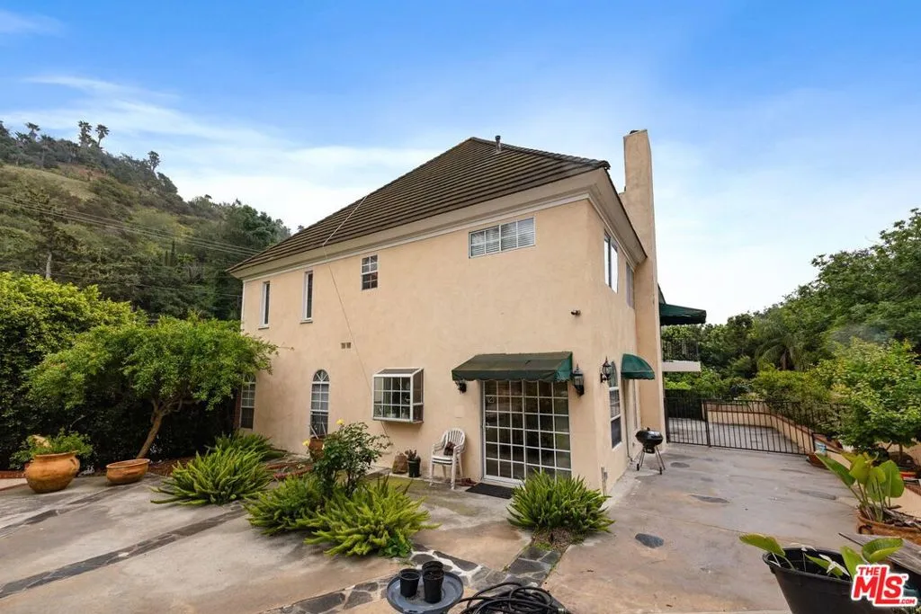 2431 Benedict Canyon Drive, Beverly Hills, California 90210 home-pic-55